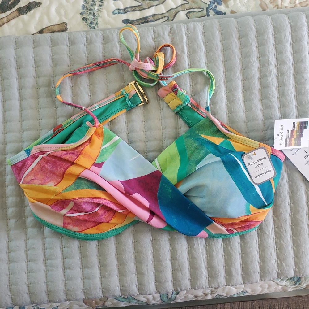 Twist front halter swim top